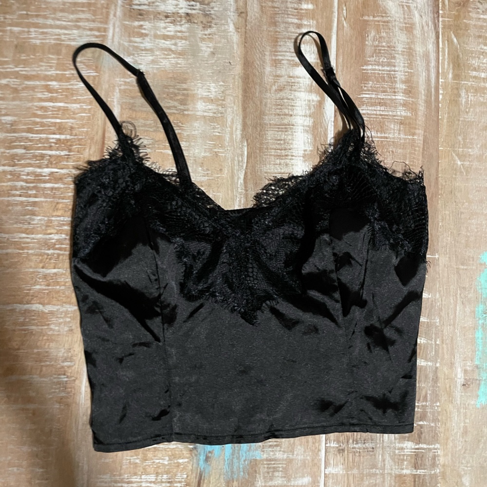 Pretty Little Thing black crop top
